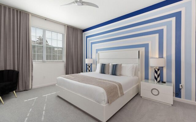 St004v: 10 Bed, Frozen, Spongebob