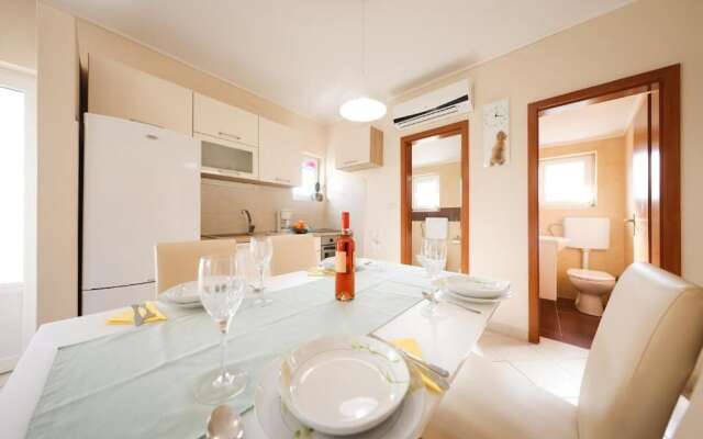 Apartments 150m from beach with parking