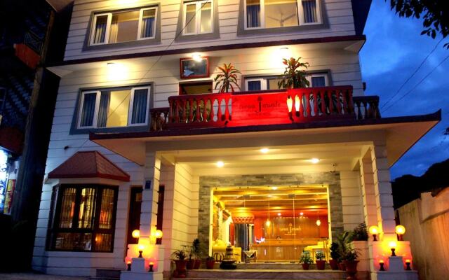 Three Jewels Boutique Hotel