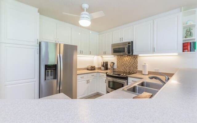 Emmalani 423 1 Bedroom Condo by RedAwning