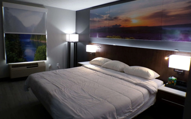 Luxor Inn & Suites, a Travelodge by Wyndham
