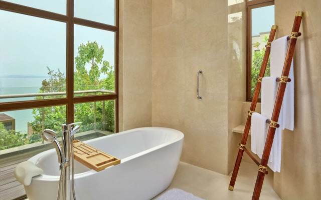 Lushan West Sea Resort, Curio Collection by Hilton