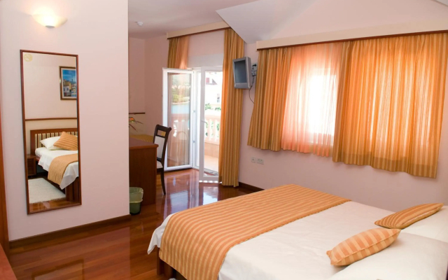 Hotel Trogir Palace