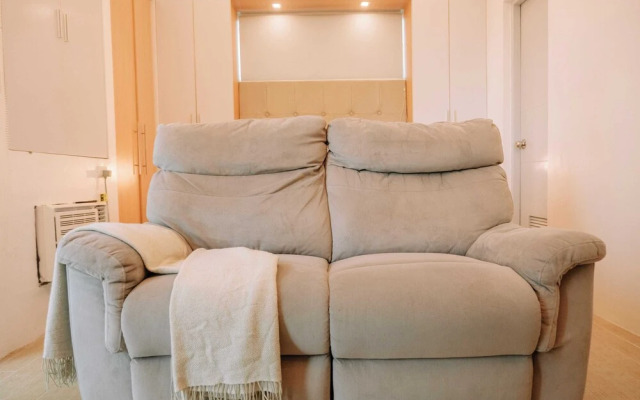 A Warm & Cozy City Studio