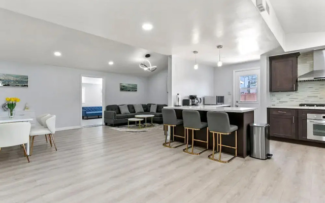 Beautiful 4BR Home Nr Disneyland