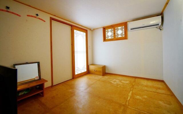 Jeonju Hongsi Hanok Guesthouse