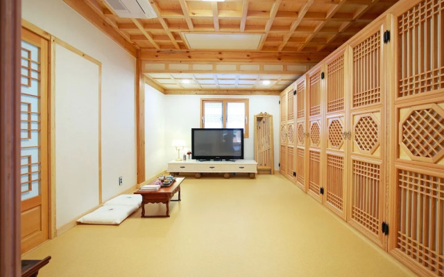 Wiyeonjae Hanok Stay