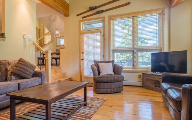 Private Home With A Beautiful Mountain Vista - Woods24 by RedAwning