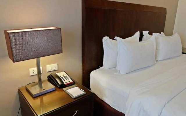 Mandarin Plaza Hotel