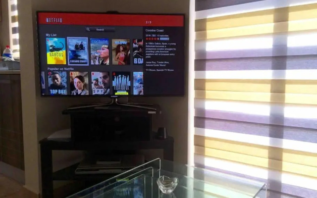 May Flower: Modern Flat close to Airport/Bus Stops