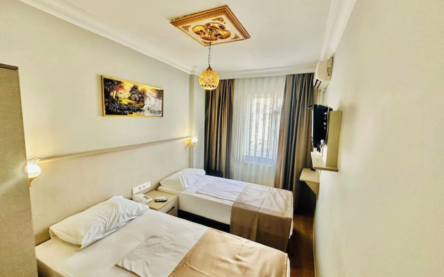 Crowned Exclusive Hotel