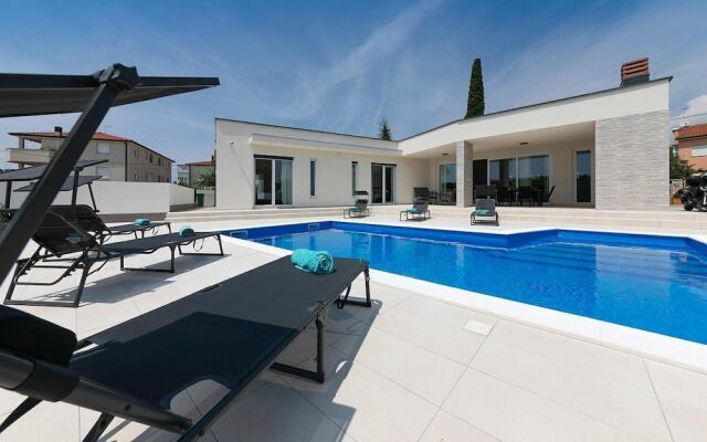 Villa Aura