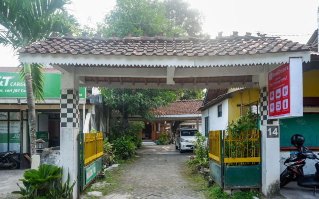 RedDoorz Syariah near Plengkung Gading 2
