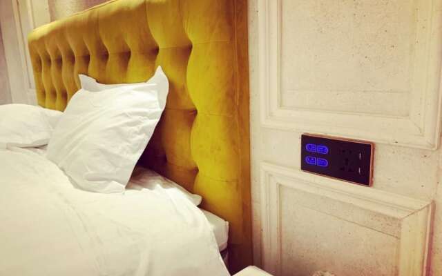 Elegance Hotel