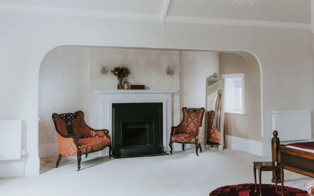 Healing Manor Hotel