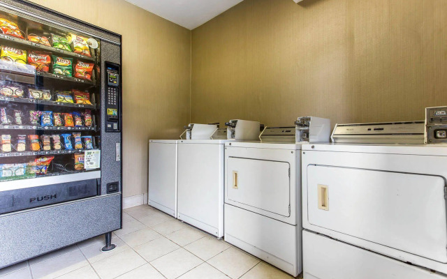 Quality Suites Hickory South