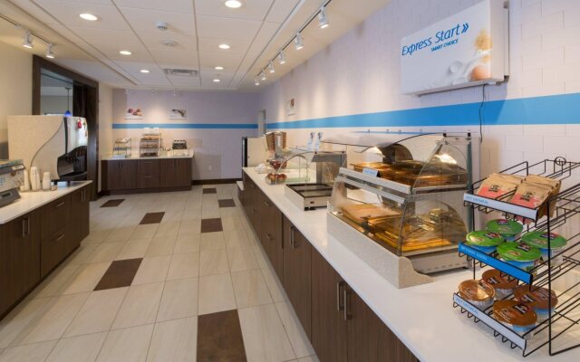 Holiday Inn Express & Suites Gaylord by IHG