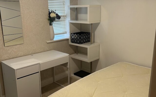Inviting 2-bed Apartment in Bushey