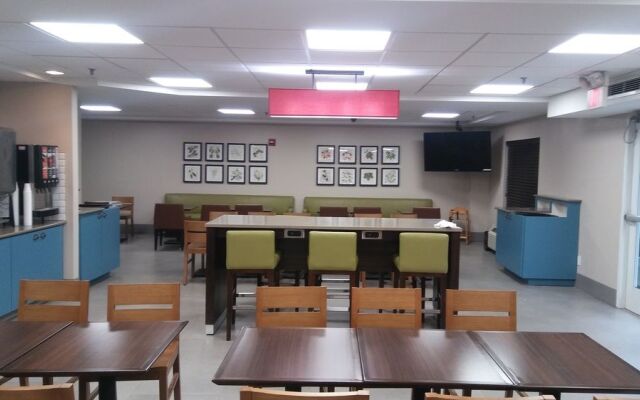 Country Inn & Suites By Carlson, Roanoke, VA