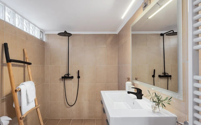 Sea View Beach Penthouse – Athens Coast