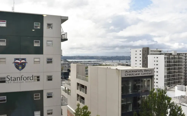 Stunning 2 Bed CBD Apartment 110m2 Two Carparks!