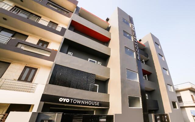 OYO Townhouse 373 Vishwas Nagar