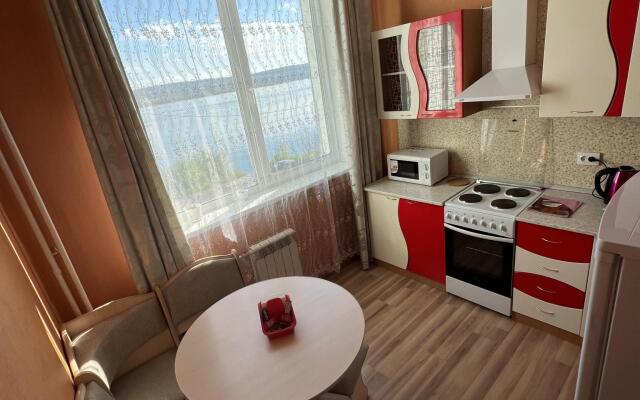 Апартаменты на Верхней Набережной 145/1