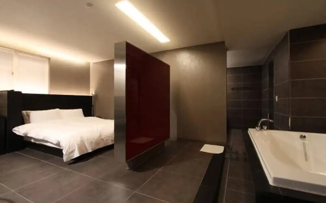 Valentine Hotel
