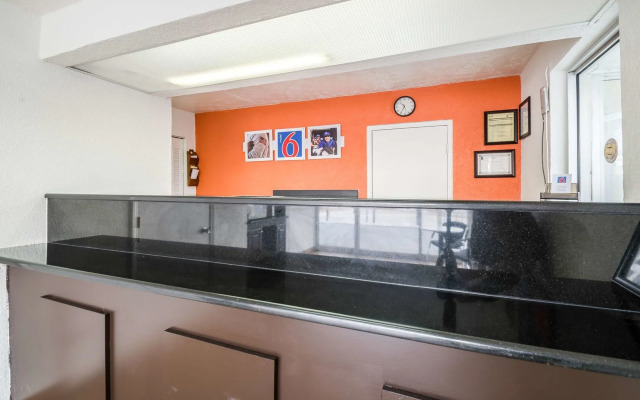 Motel 6 Commerce, GA