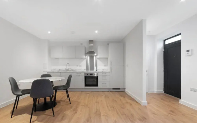 Guest Ready - Oak Crescent City House, London, E14