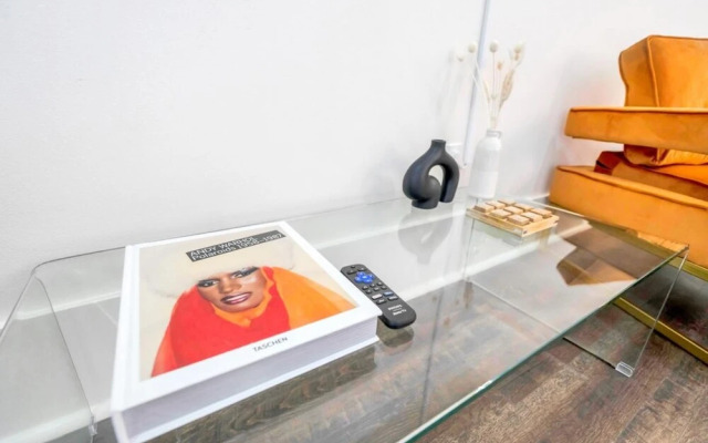 Modern Mid-city Maison