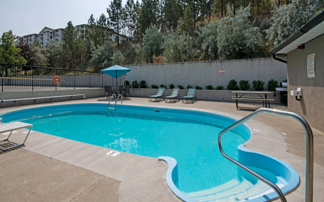 Travelodge by Wyndham Kamloops Mountview