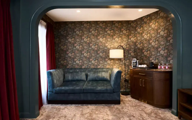 The House Hotel