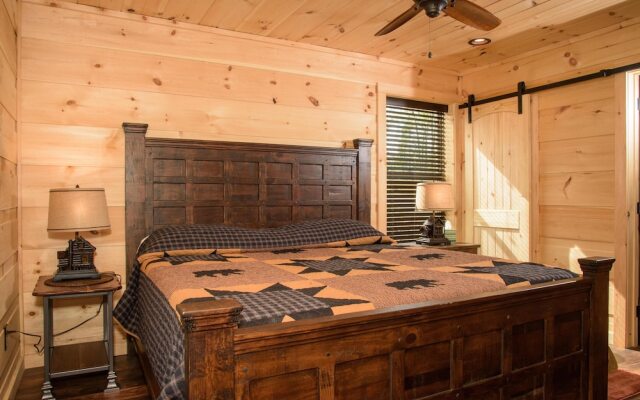 Copper Fox 3 Bedroom Cabin