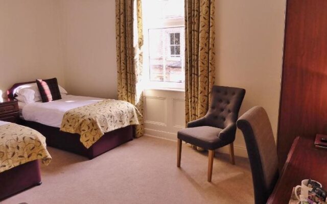 Alhambra Court Hotel