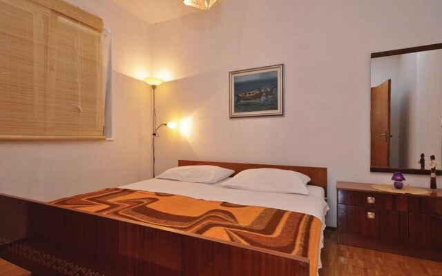 Awesome Apartment in Starigrad Paklenica With 2 Bedrooms