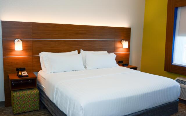 Holiday Inn Express & Suites New Boston, an IHG Hotel