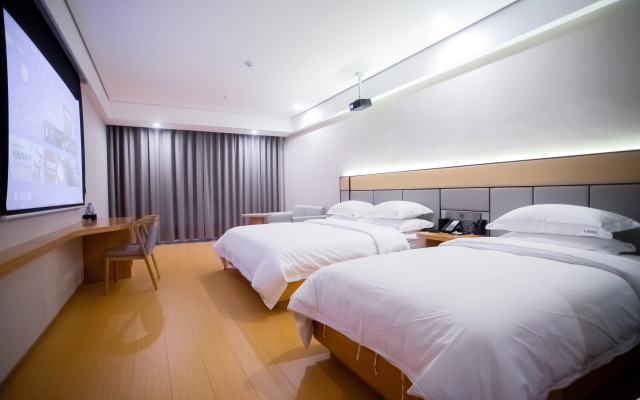 Lili Orange Light Luxury Hotel