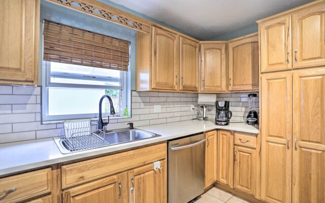 Sun-kissed Largo Escape: Private Pool & Patio