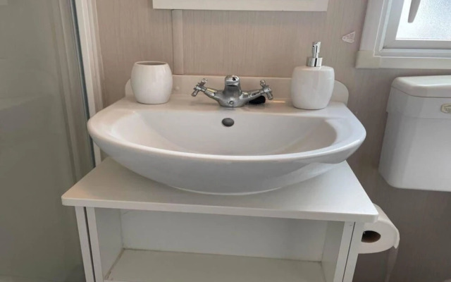 Immaculate 2-bed Sleeps 6 in Pevensey Bay