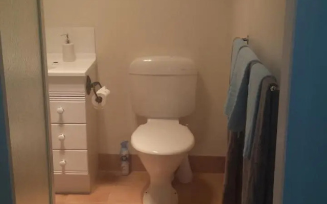 Oaktree Guest House