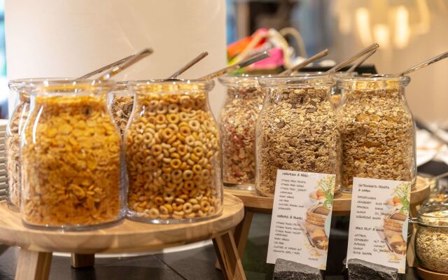 Holiday Inn — the niu, Franz Vienna