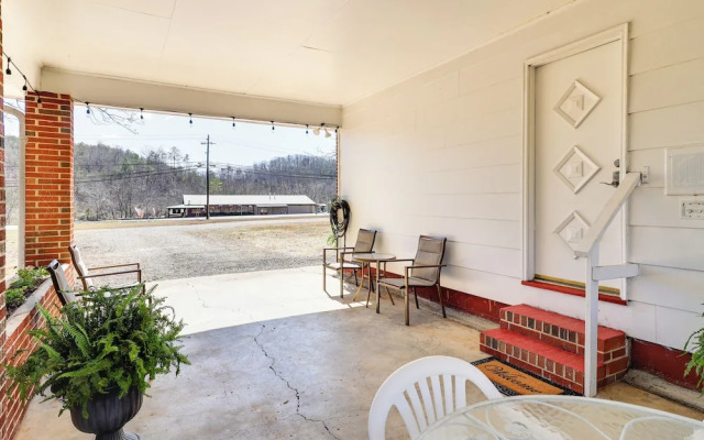 Peaceful Trenton Home w/ Patio Near Hiking!