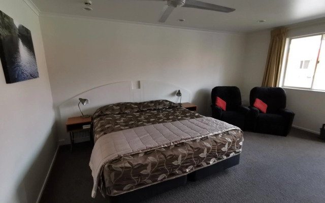 Bks Egmont Motor Lodge
