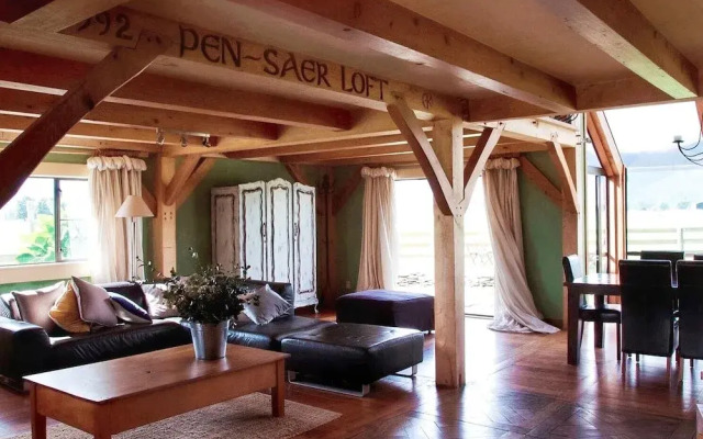 The House With No Nails