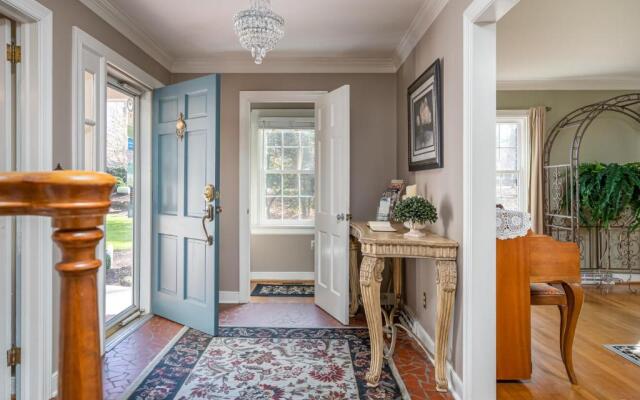 Colonial Gardens Bed & Breakfast