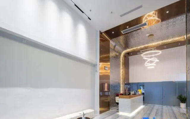 Sanya Yicheng Hotel (Jiefang Road Pedestrian Street)