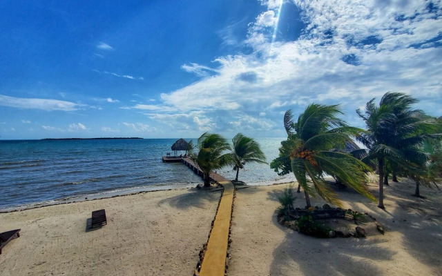 Lucky Duck Villa - Private Beach Escape