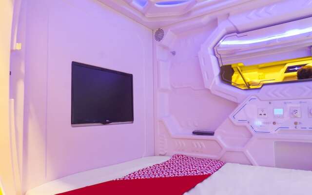 Super OYO 91328 Fiducia Capsule Hotel