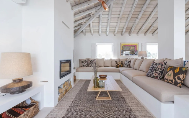 Wooden Villa By Cadenzalux